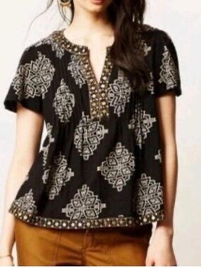 Akemi+ Kin Anthropologie Black Embroidered 100% Cotton Short-Sleeve Women’s Top
